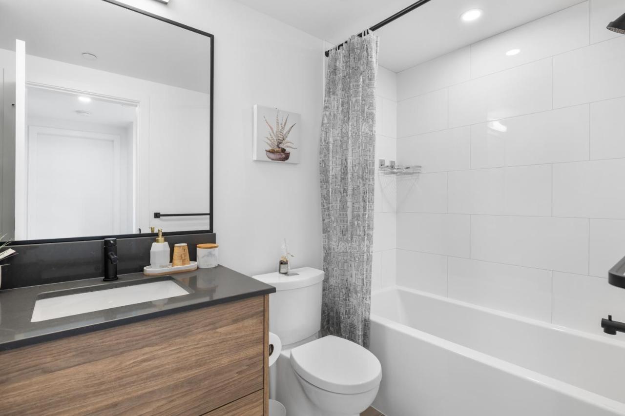 Brand New Luxury Downtown Near The Beach #16 Kelowna Kültér fotó
