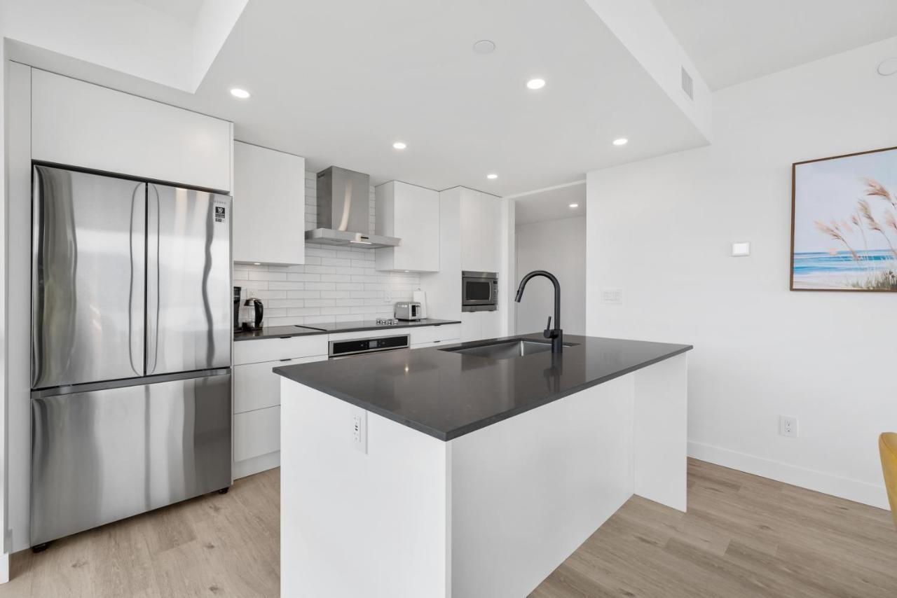 Brand New Luxury Downtown Near The Beach #16 Kelowna Kültér fotó